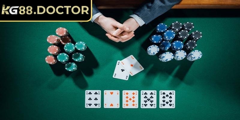 Quan sát các lá bài của đối thủ giúp chơi hiệu quả